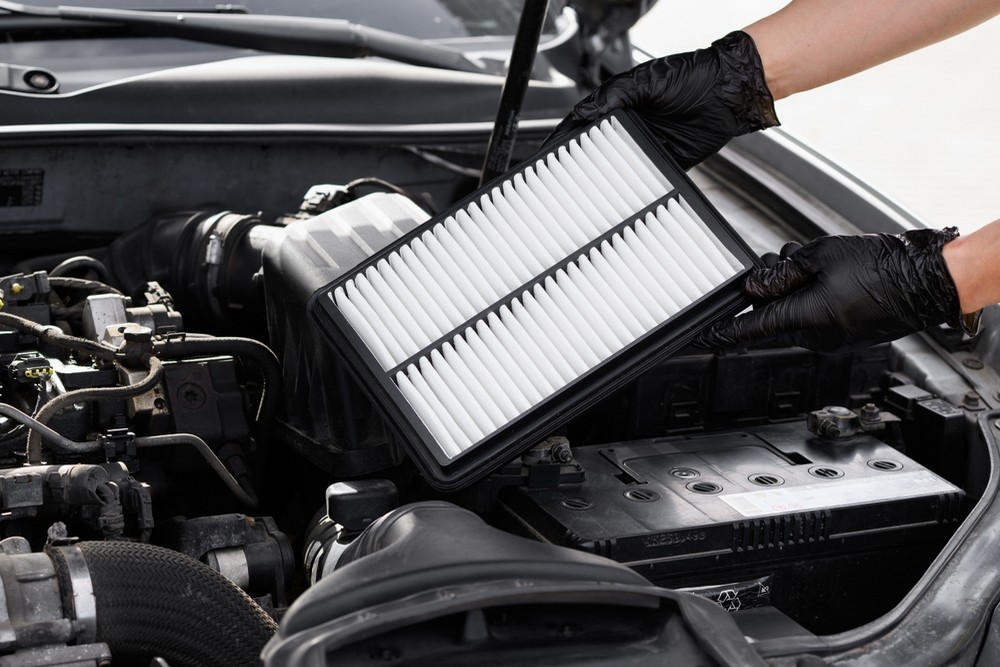 When La Jolla Drivers Should Consider Professional Air Filter Replacement