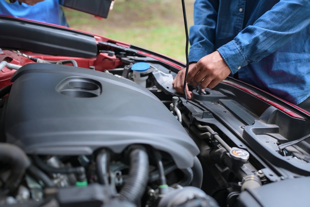 When Bay Park Drivers Should Schedule Professional Engine Repair
