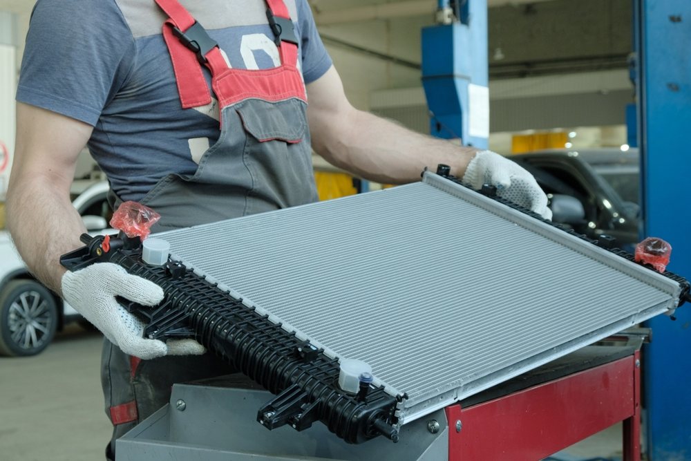 When Bay Park Drivers Should Schedule Professional Radiator Replacement
